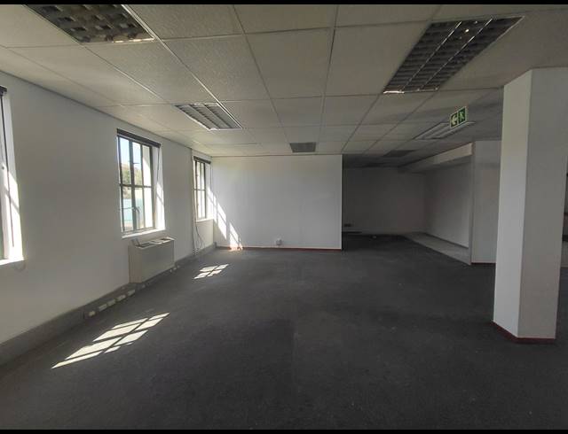 173M² OFFICE TO LET IN BRYANSTON